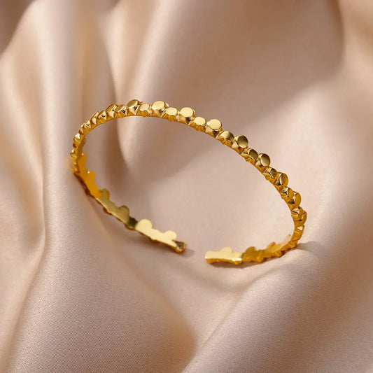 Bracelet jonc doré en acier inoxydable, brillance chic et minimaliste.