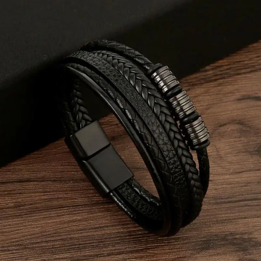 Bracelet homme en cuir avec détails métalliques, alliance parfaite du style et de la robustesse
