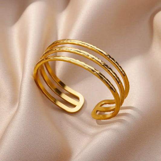 Bracelet jonc doré en acier inoxydable, brillance chic et minimaliste.
