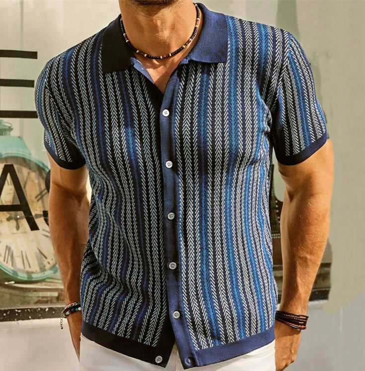 Chemise tricotée à rayures jacquard portée, parfaite pour un style old money chic