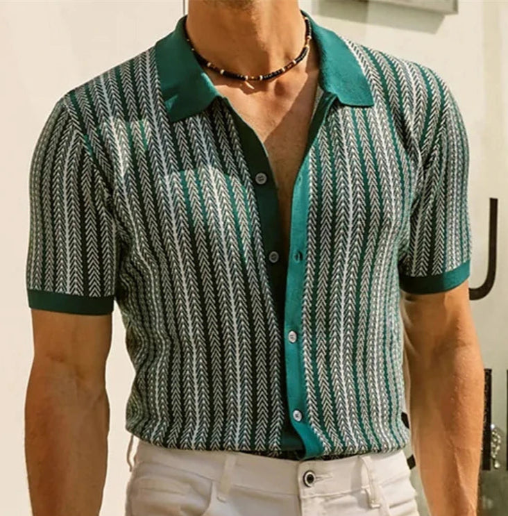 vue de face de la chemise tricôtée rayures jacquard verte