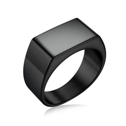 Bague classique givrée, chevalière intemporelle pour un style raffiné et discret.