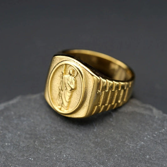Bijou sacré, chevalière en or Saint Jude, symbole de protection et foi.