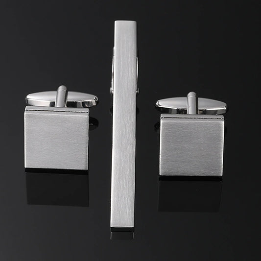 Kit boutons de manchette et pince à cravate gris anthracite, design poli, moderne pour un costume professionnel