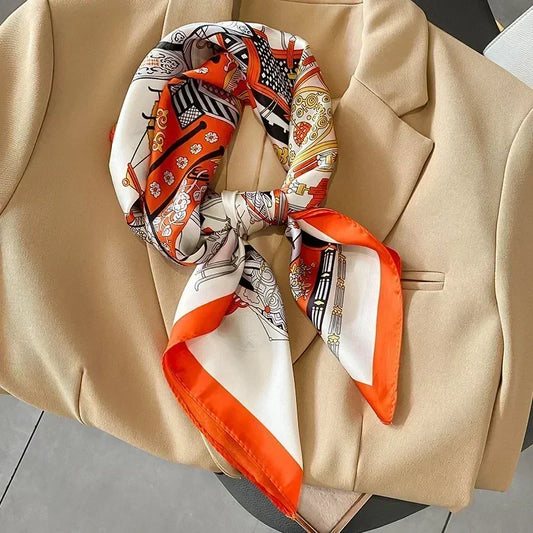 Foulard vintage orange et blanc avec motifs imprimés élégants.