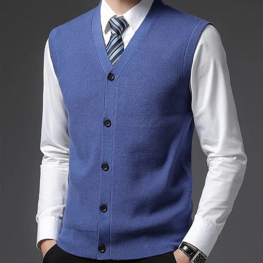 Gilet en laine bleu GARETH en laine véritable, inspiré du style anglais, idéal pour une tenue sophistiquée.