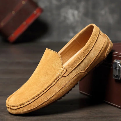 Chaussures bateau marron clair pour homme, mocassins artisanaux en daim, fabrication soignée