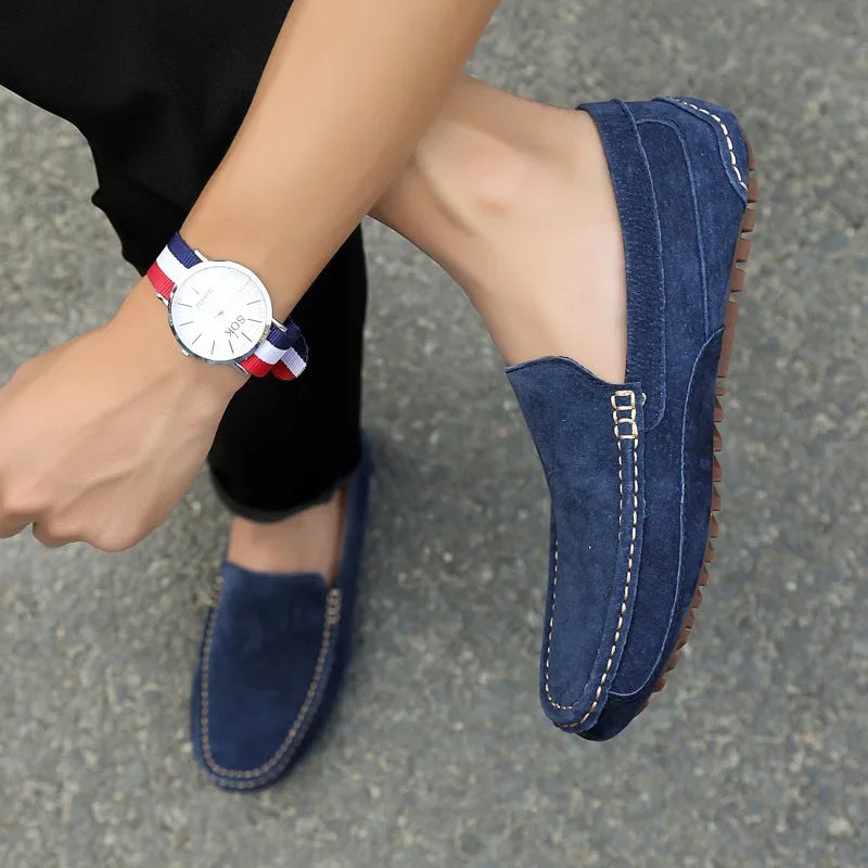 Mocassins bleu marine homme en daim artisanal, à enfiler, style bateau élégant et intemporel