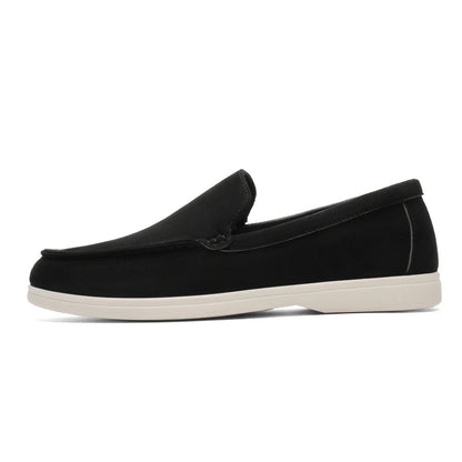 Mocassins en daim noir, silhouette classique et chic