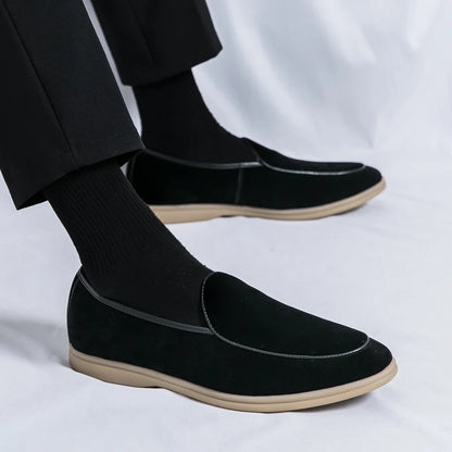 Mocassins plats noirs en daim de vache pour homme style old money 