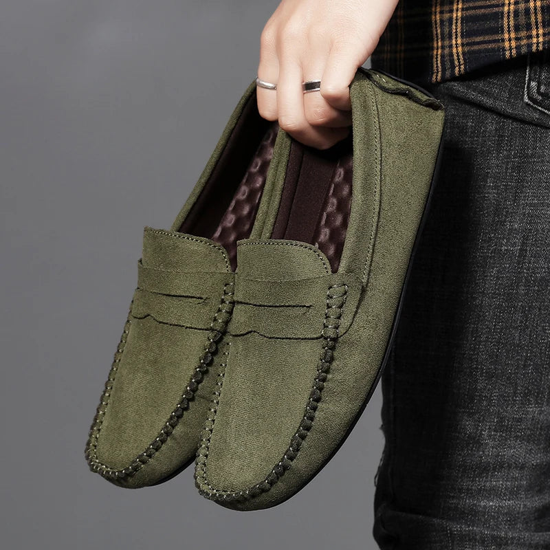 Chaussures mocassins verts daim homme confortables