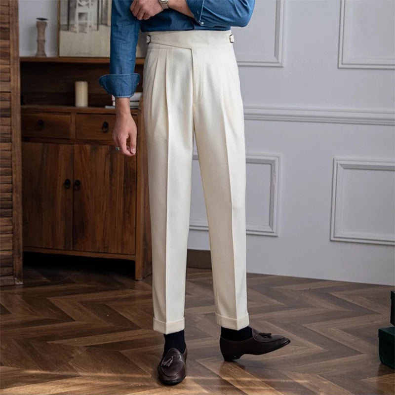 Pantalon DARCY blanc, vue de face, élégance intemporelle avec plis marqués et tombé parfait