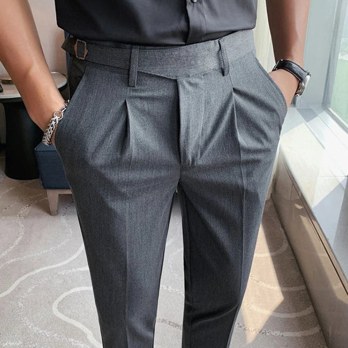 Zoom sur la matière du pantalon gris DRAYTON, souple et haut de gamme
