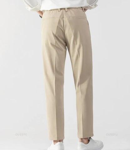 Vue arrière du pantalon VAUBERT beige. Coupe élégante et tombé impeccable