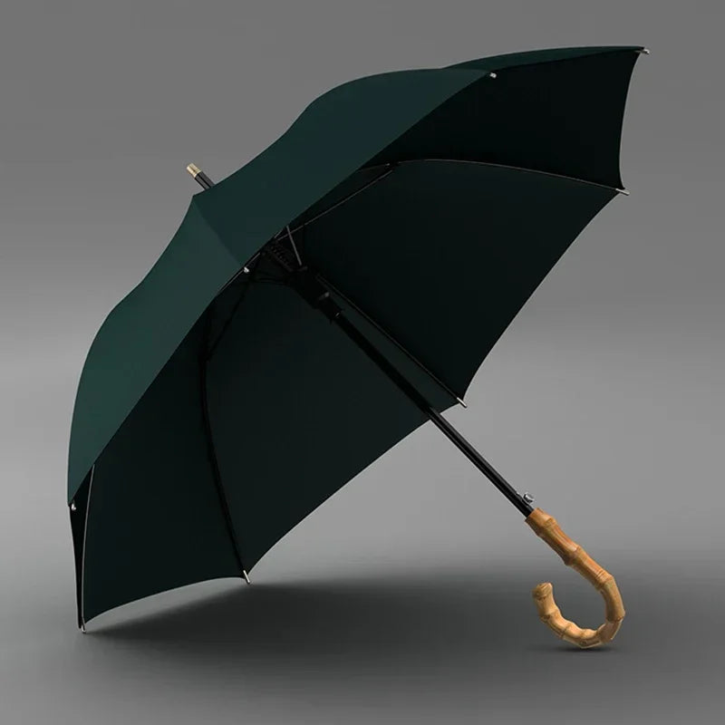 Gros plan sur le mécanisme d’ouverture du parapluie vert en bambou naturel, haute qualité et fluidité d’utilisation