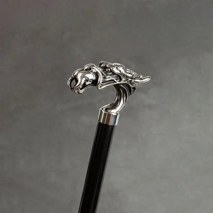 Zoom sur les détails du parapluie sceptre à tête de dragon argenté, cadre 8K en aluminium, protection contre le soleil et la pluie, manche argenté pour un look chic et élégant.