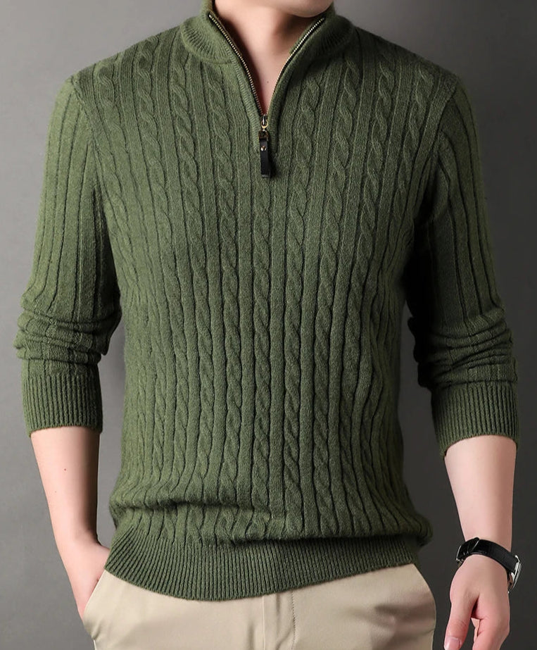 Pull GREGOR vert à col roulé zippé. Le mélange parfait de confort et de sophistication
