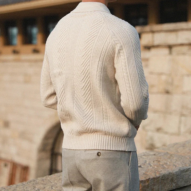 Pull LUCIAN beige en laine avec texture raffinée, col boutonné, conçu pour une allure décontractée et élégante