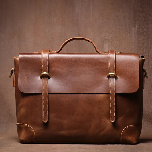 Sacoche en cuir marron vintage pour homme, vue de face avec poignées en cuir souple
