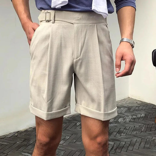 Short ARSÈNE beige pour homme, coupe italienne élégante et structurée. Un modèle habillé au charme discret, parfait pour les beaux jours.