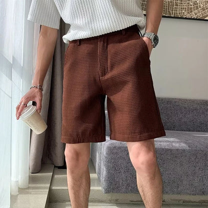 Short BASIL homme marron – Style vintage italien, matière gaufrée originale, coupe droite confortable pour un été distingué