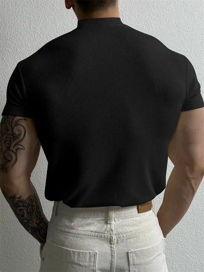T-shirt noir style old money slim col montant homme vue de dos